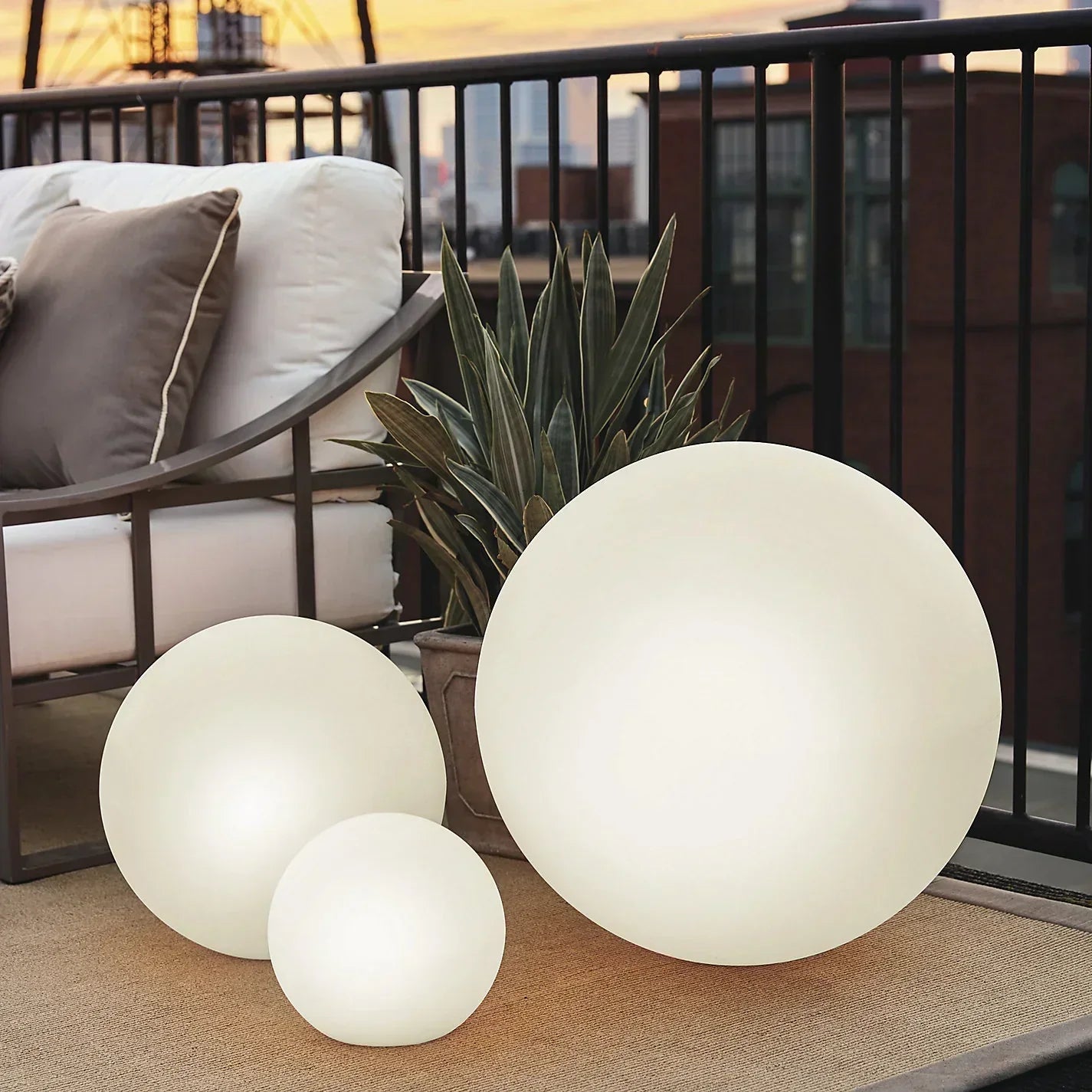 Gartner | Spherical Garden Light