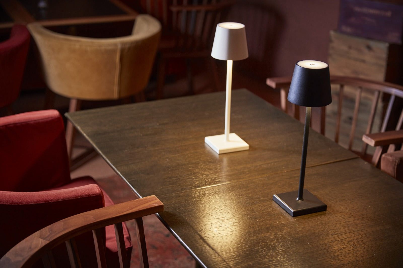 Ilumi | Bordslampa med touch-kontroll